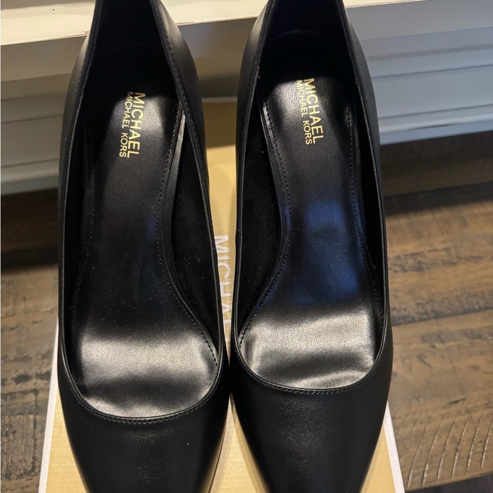 Brand new, gorgeous Michael Kors high heels. Size 8.5.